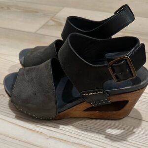 Dansko Shona Women's Black Leather Wedge Sandals